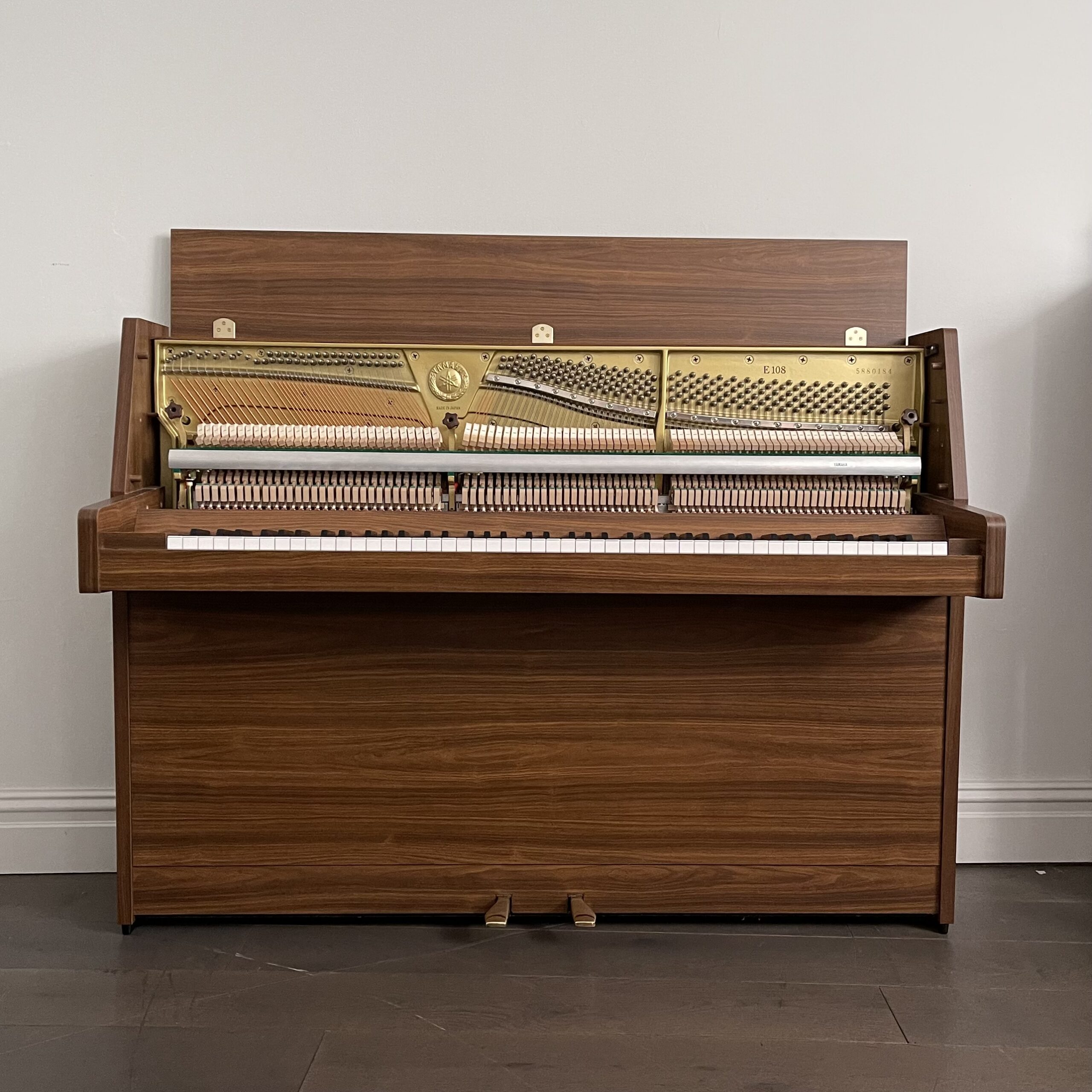 A Yamaha E108 Upright Piano - Image 2
