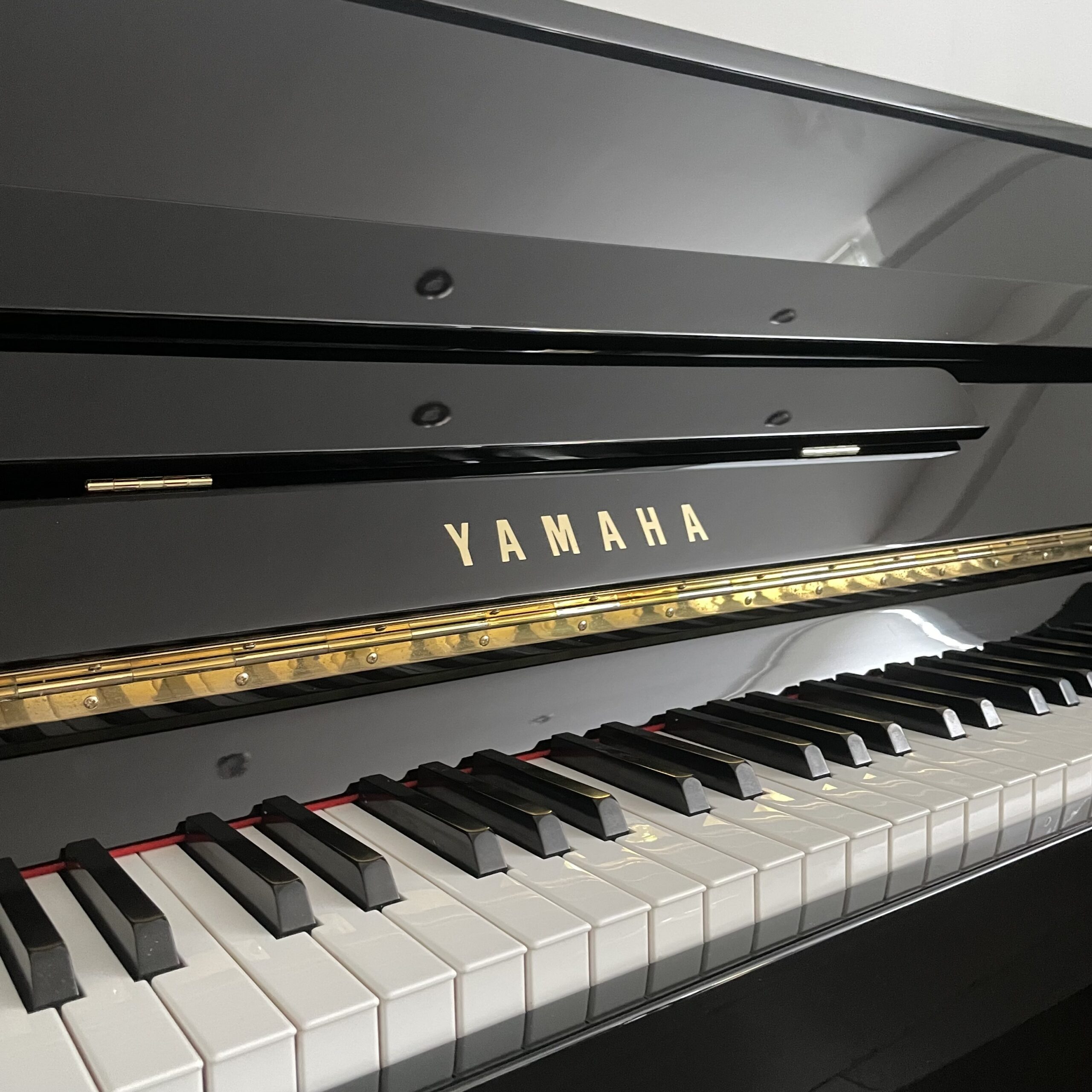 A Yamaha C110 Upright Piano - Image 5