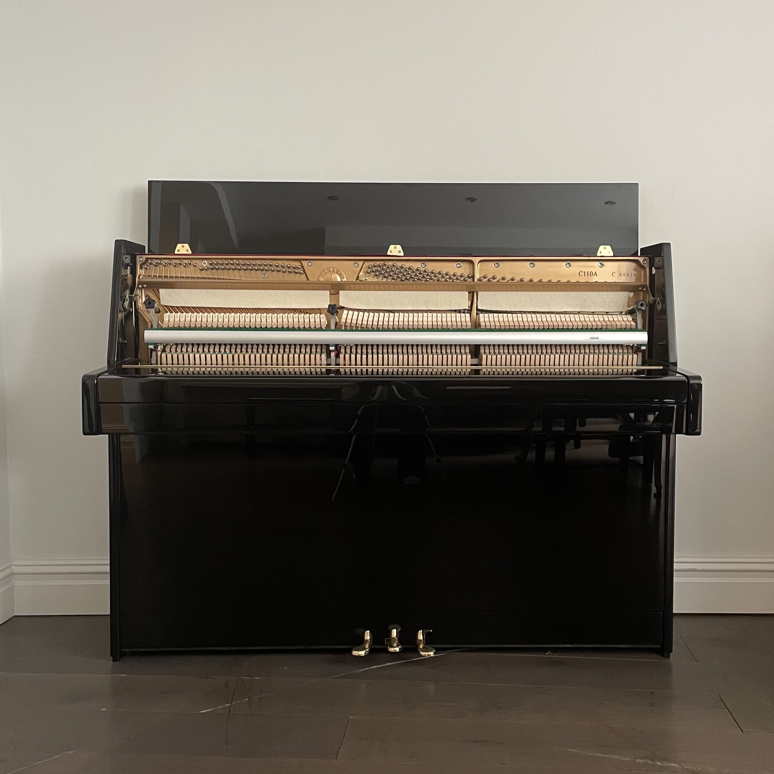 A Yamaha C110 Upright Piano - Image 2