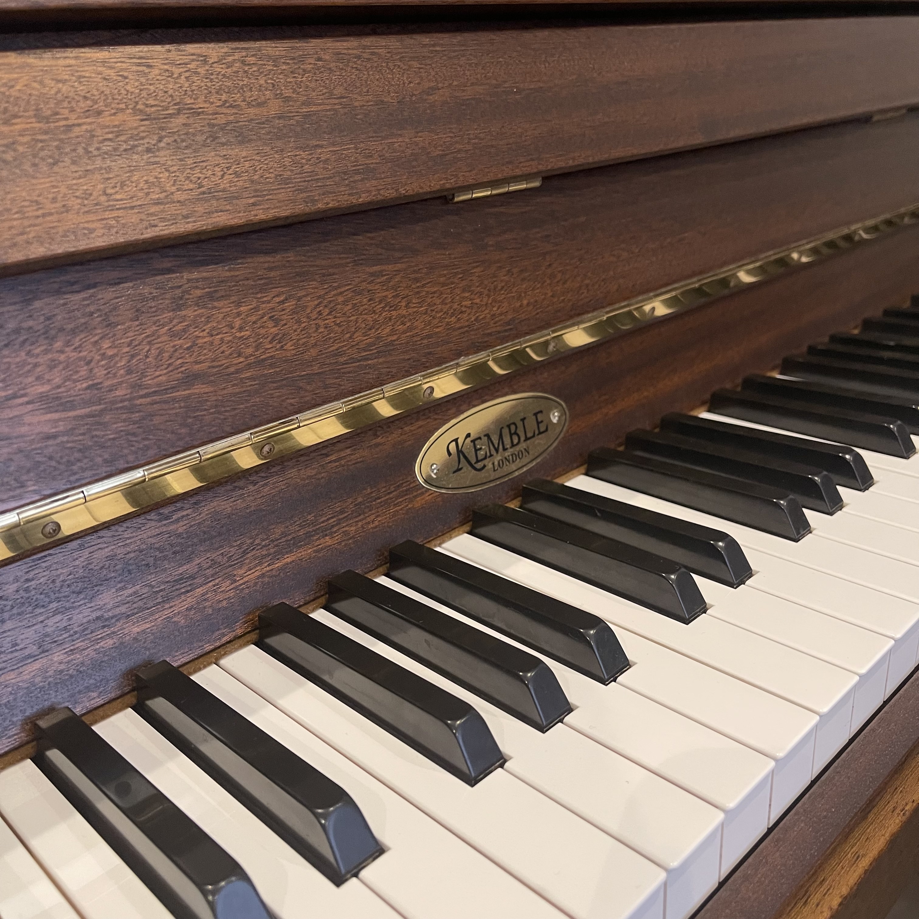 A Kemble Oxford II Upright Piano - Image 3