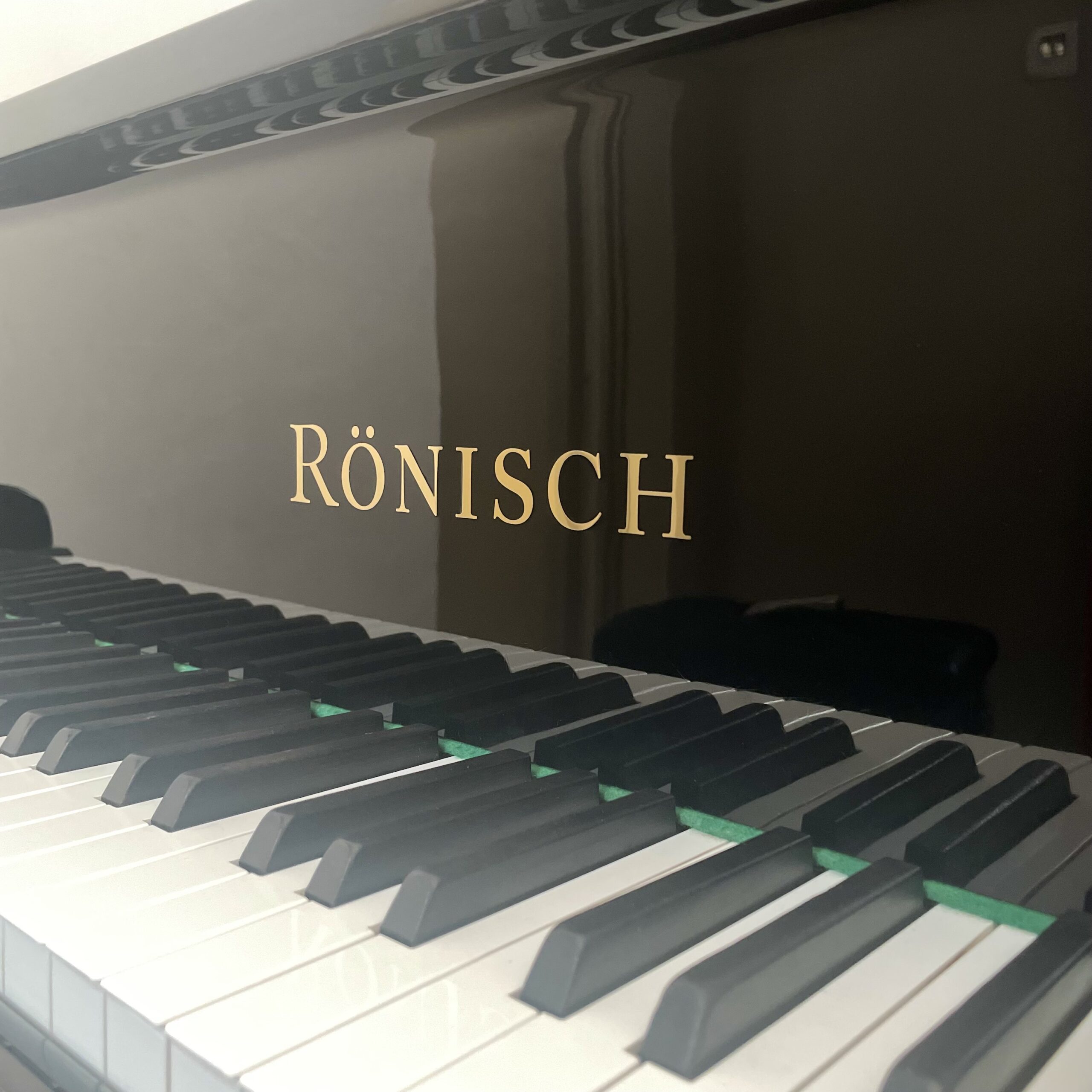 A Ronisch 192 Grand Piano - Image 2