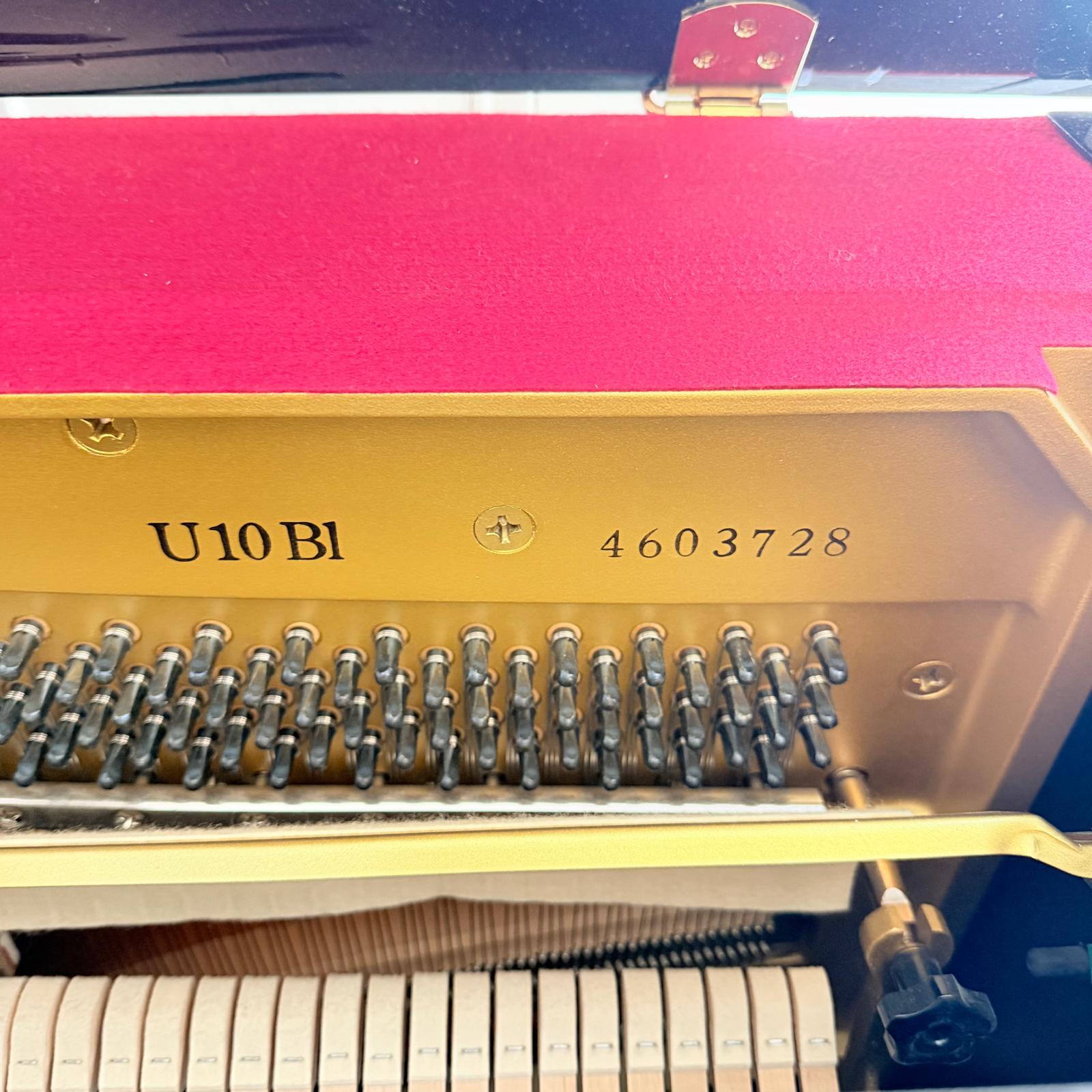 A Yamaha U10BL Upright Piano - Image 4