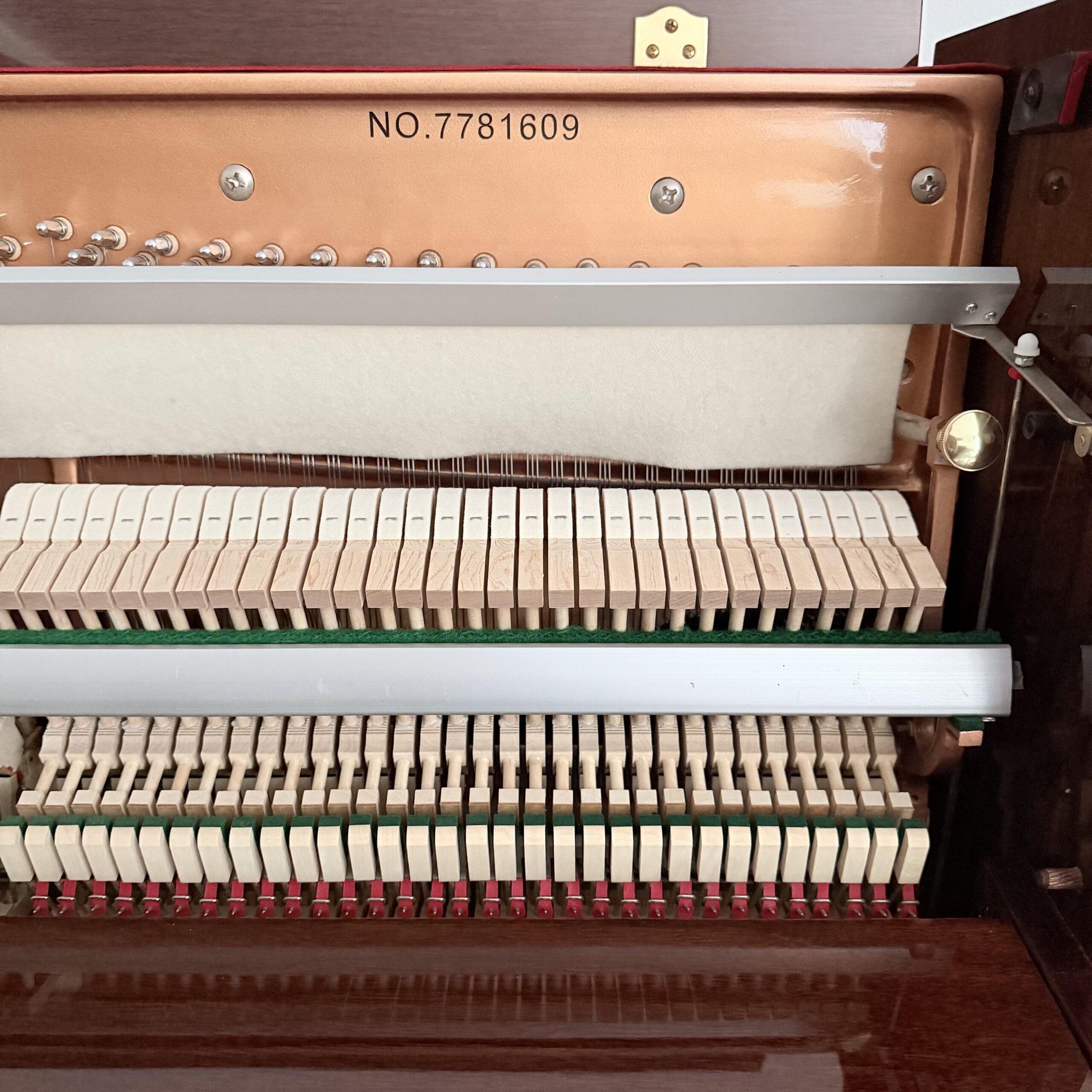 Gabe. Perzina GP112 Upright Piano - Image 4