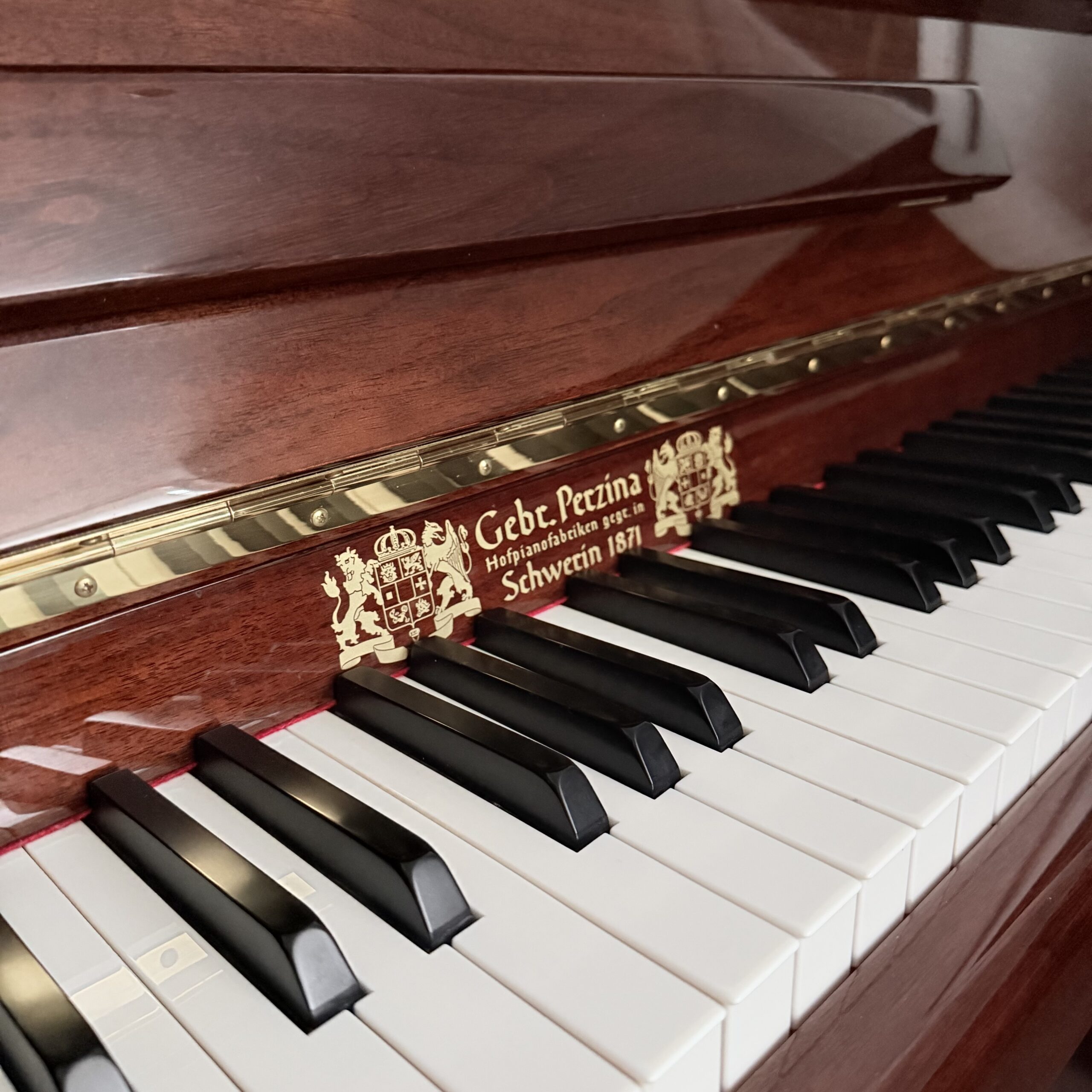 Gabe. Perzina GP112 Upright Piano - Image 6