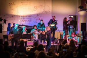 A hugely talented group of parents, past and present, from St Stephen’s Primary Church School in Bath recently came together to perform in concert to raise funds for a new school piano. The Piano Shop Bath was very proud to have been involved in the fundraiser.
