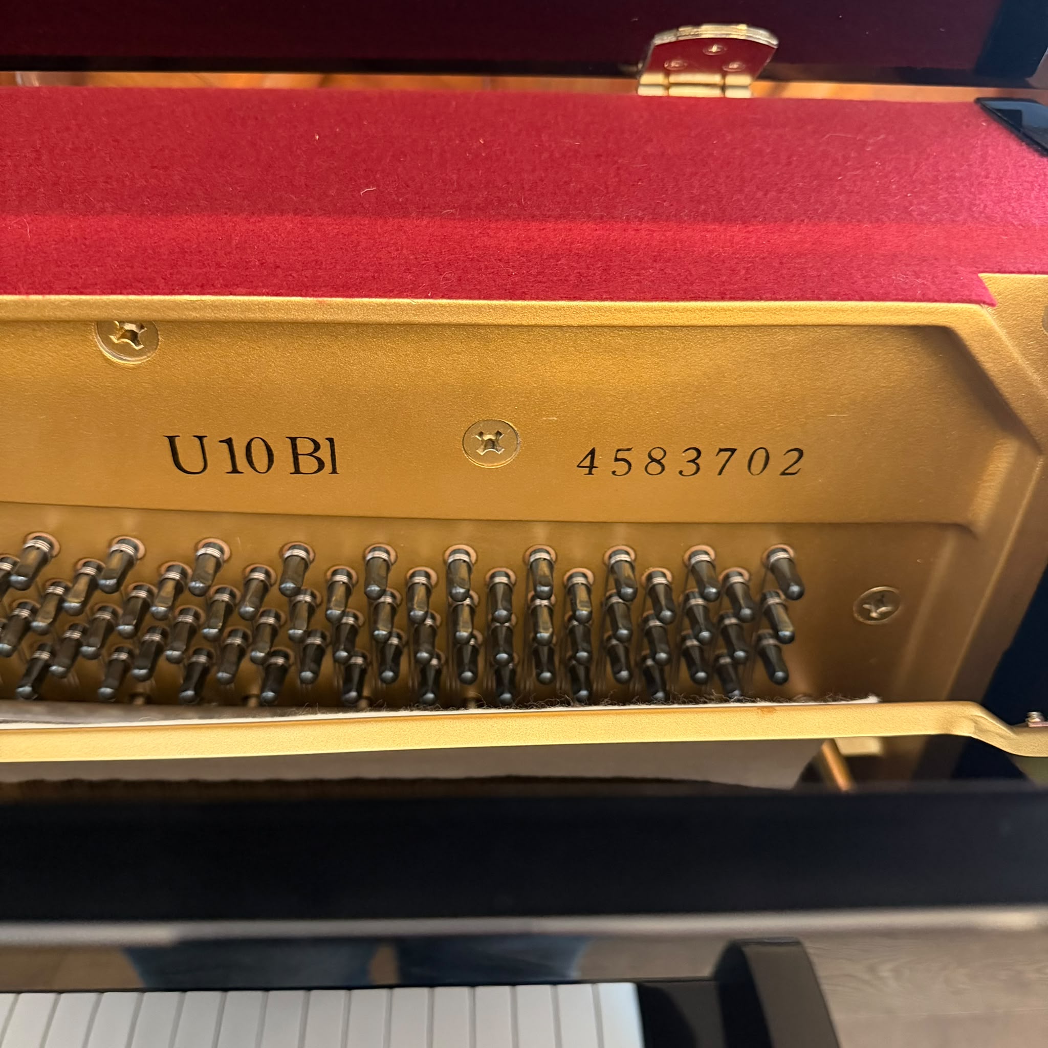 A Yamaha U10BL Upright Piano - Image 4